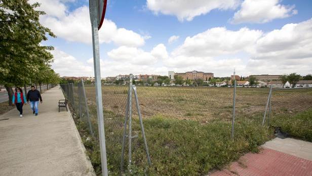 El nuevo cuartel se va a levantar entre las avenidas de Coronel Baeza y Mas del Rivero, en los terrenos de la Vega Baja