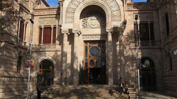 La fachada de la Audiencia de Barcelona, donde está previsto que mañana martes se celebre el juicio