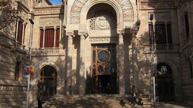 Fachada de la Audiencia de Barcelona, donde hoy martes cha comenzado el juicio contra el imán