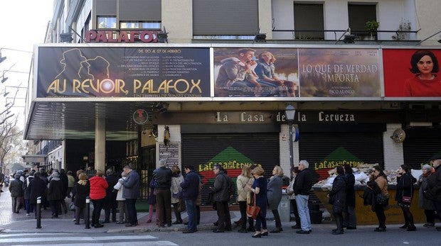 Colas en el cine Palafox, antes de su cierre en 2017