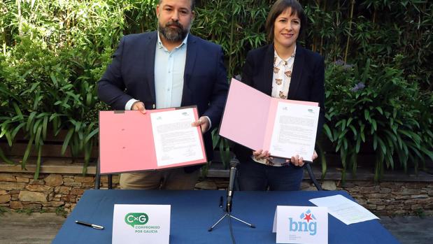 El secretario xeral de CxG, Juan Carlos Piñeiro Docampo, y la portavoz nacional del BNG, Ana Pontón