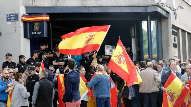 «Regreso del infierno»: el vídeo del recibimiento a los antidisturbios de Valencia al volver de Barcelona