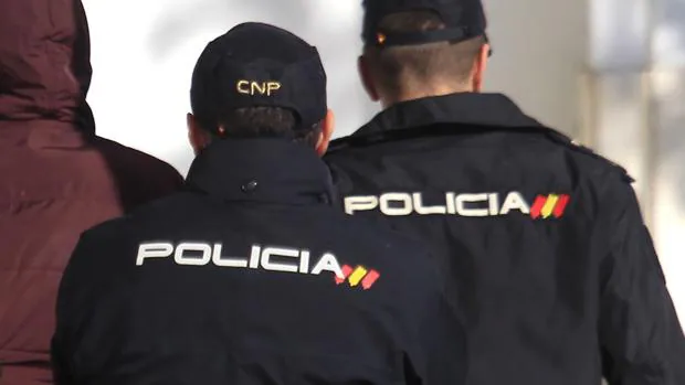 La investigación ha sido practicada por agentes de la Brigada de Información de la Policía Nacional