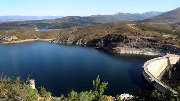El embalse de El Atazar, el mayor de la Comunidad de Madrid, el pasado junio