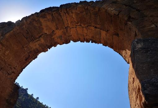 Imagen de uno de los arcos del acueducto que se conservan actualmente