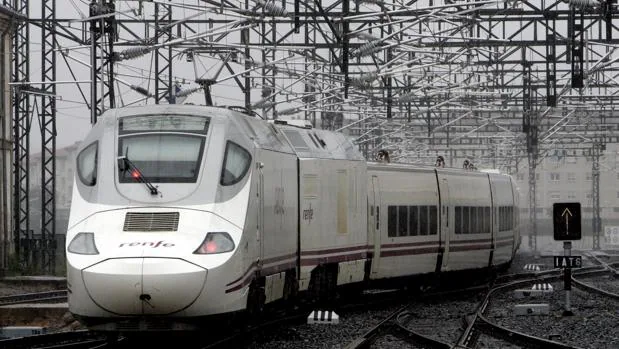 La presencia de amianto en varios vagones obliga a bloquear el tren entre Galicia y País Vasco
