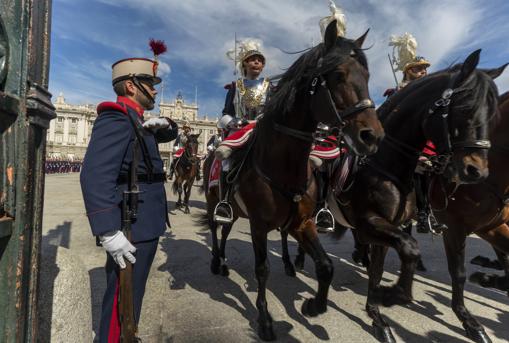 Cuanto Gana Un Guardia Real En España