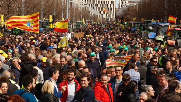 [EFE] 23 de Diciembre de 2019 - El municipio de Pontons se revela contra el proceso de desconexión catalán - Página 2 Aragon_tractorada-kGoB--620x349@abc