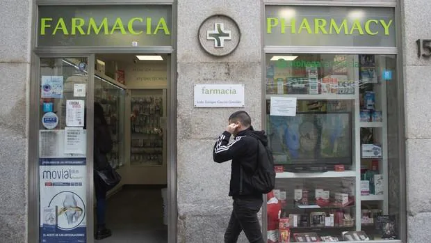 Una farmacia en la calle Arenal