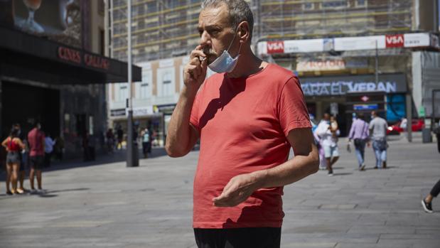 La orden afectará también a quienes fuman en espacios públicos