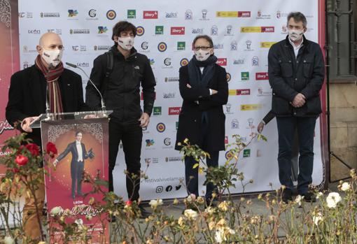 Presentation ceremony of the XVII León Vive la Magia International Festival with the assistance of the Government Subdelegate, Faustino Sánchez; the Territorial delegate of the Board, Juan Martínez Majo; the provincial deputy for Culture, Pablo López; the mayor of León, José Antonio Diez, and the artistic director of the Festival, Juan Mayoral