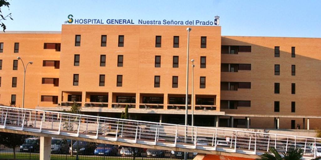 Heridos dos trabajadores en Los Navalucillos tras caerle una puerta de garaje