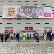 The queue at door 10