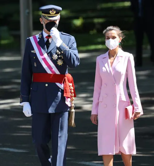 Los Reyes Felipe y Letizia, a su llegada al acto central del Día de las Fuerzas Armadas