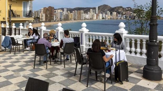 Una terraza de bar en Benidorm
