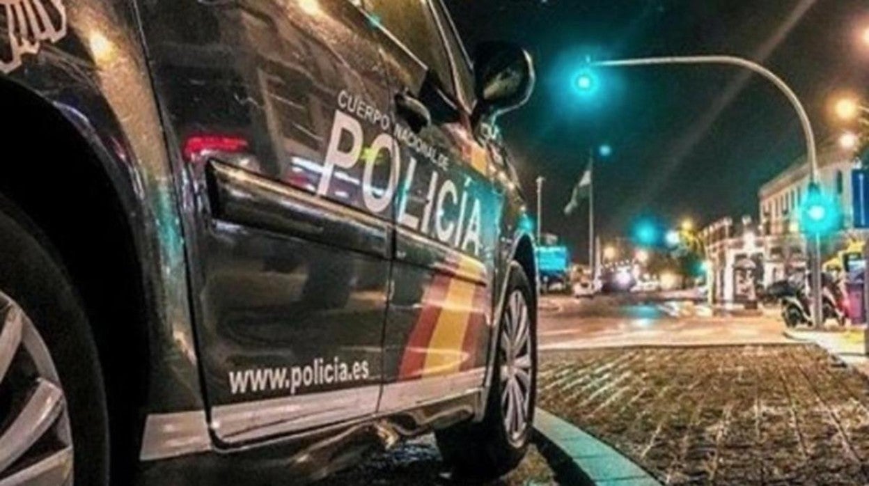 Un vehículo de la Policía Nacional en una intervención nocturna