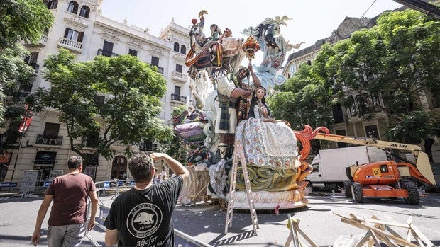 Imagen de la plantà de uno de los monumentos en Valencia para las Fallas 2021