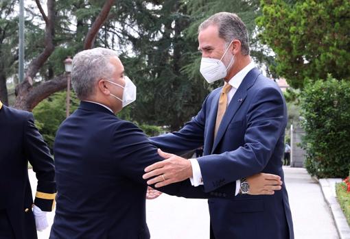 The King receives Duke in the Royal Palace