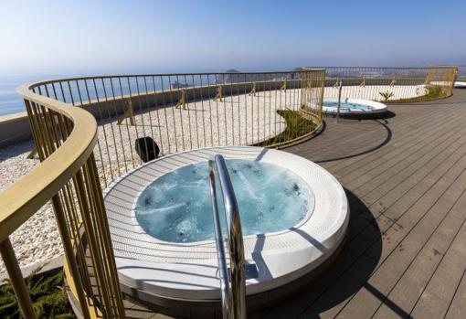 The Jacuzzi located on the upper terrace, the highest point of the entire construction at almost 200 meters