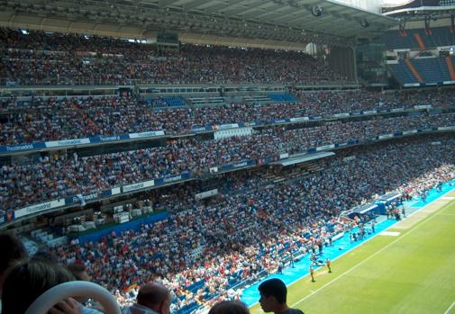 In the match that the Conquense played against Real Madrid B for promotion to the Second Division there were 70,000 spectators in the stands of the 'Bernabéu'