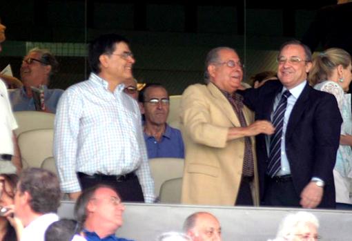 Ángel Pérez with Florentino Pérez in the box of the 'Santiago Bernabéu'
