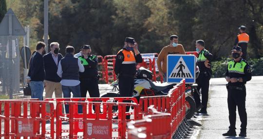 Imagen del exterior del cementerio tras el tiroteo que se ha cobrado la vida de dos personas