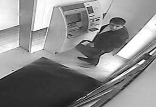 The scammer, caught in an ATM in Majadahonda