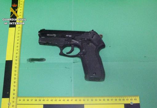 The simulated pistol with which he threatened two young people