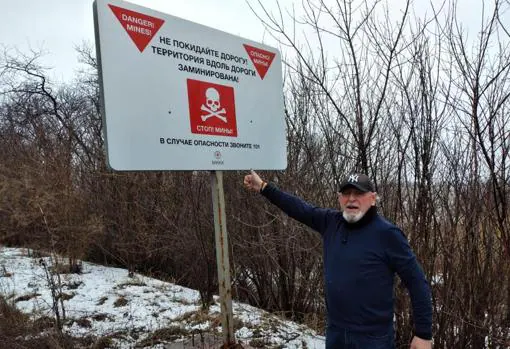 Imagen de Mariano García en una zona de conflicto bélico en Ucrania