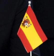 La pequeña bandera frente a Sánchez tenía el escudo al revés.