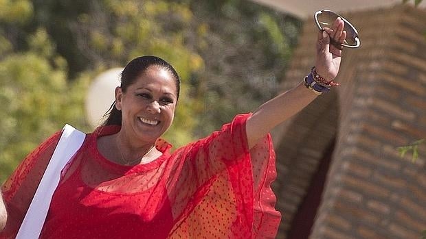 La tonadillera a la salida de su primer permiso penitenciario