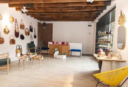 Tercera plata del showroom en donde se encuentran bolsos y más accesorios