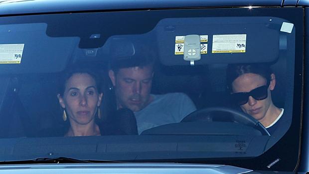 Jennifer Garner lleva a Ben Affleck a una clínica de rehabilitación acompañada de una amiga