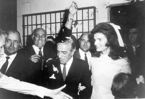 Jackie Kennedy Y Aristóteles Onassis 50 Años De Una Boda Llena De Intereses Y Derroche 