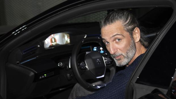 Ernesto Alterio, nuevo embajador de Puegeot, al volante del Peugeot 508