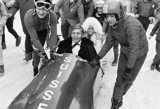 El playboy alemán Gunter Sachs y Mirja Larsson en 1969