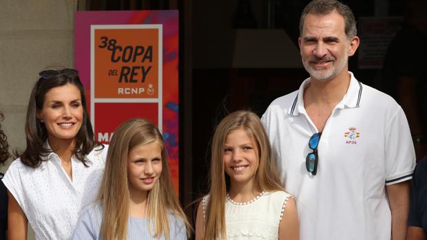 Los Reyes y sus hijas, este jueves en el Real Club Náutico de Palma