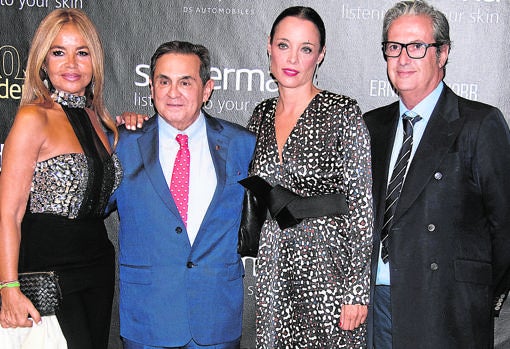 Begoña Trapote, el doctor Gabriel Serrano y Alejandra Conde