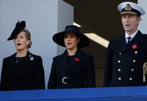 Las Lagrimas De Isabel Ii Por Los Heroes De Guerra