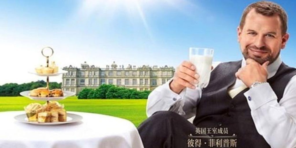 El nieto mayor de la Reina Isabel II triunfa en China anunciando leche británica