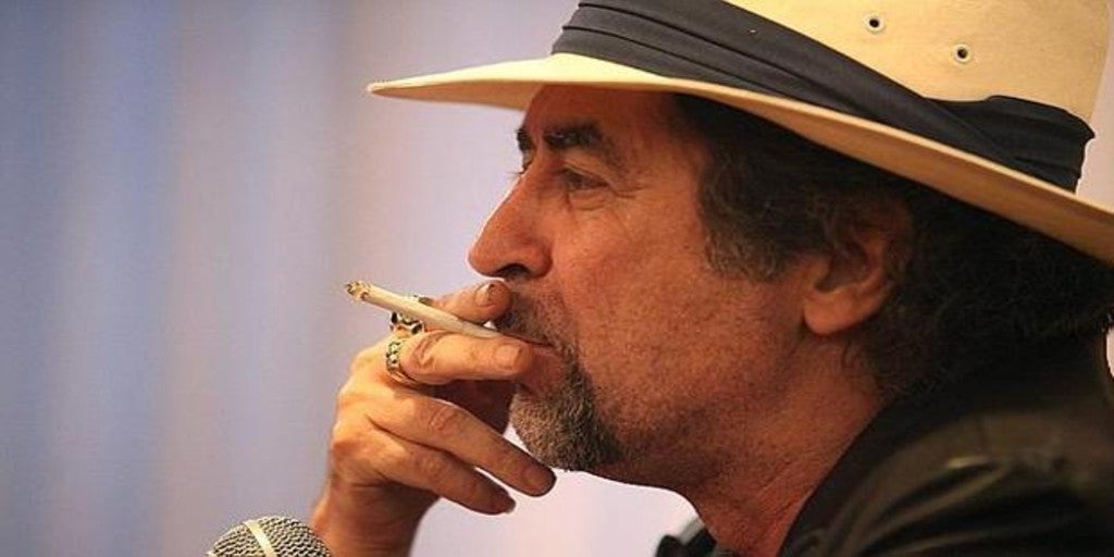 Joaquín Sabina pidió un cigarro nada más despertarse, según su amigo Benjamín Prado