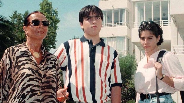 Sara Montiel y sus dos hijos