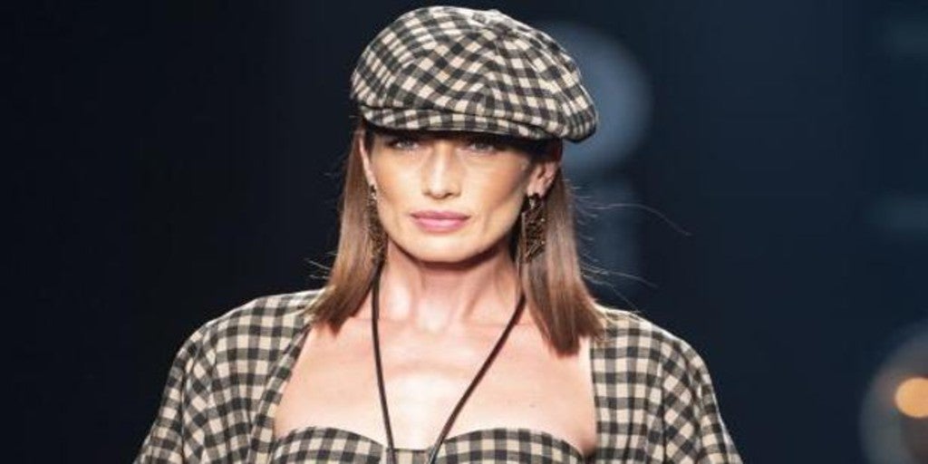 LOLA CASADEMUNT - MAIS MODA Y COMPLEMENTOS
