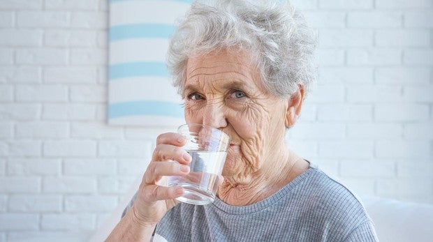 Es necesario beber entre 1´5 y 2 litros de agua al día