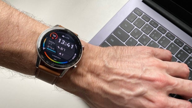 Mide tu actividad deportiva y recibe llamadas en tu muñeca con el Honor  Magic Watch 2