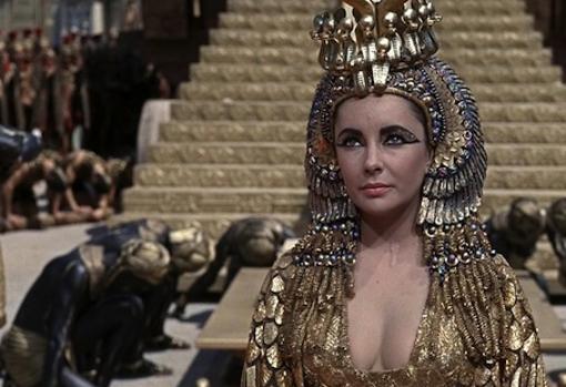 Liz Taylor, en su papel de Cleopatra