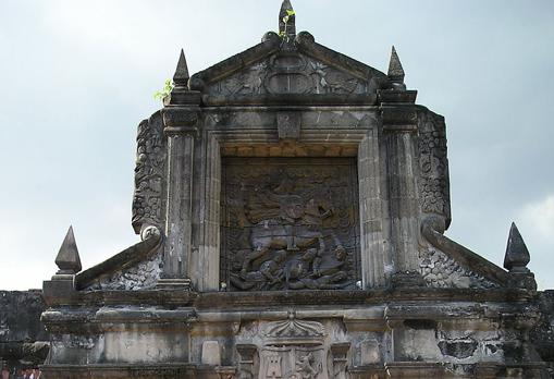 Entrada al Fuerte de Santiago, vestigio de la presencia española en Manila.