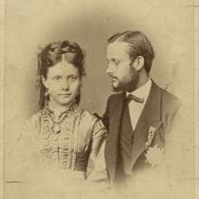 La Infanta sabel de Borbón contrajo matrimonio con el príncipe napolitano Cayetano de Borbón Dos Sicilias y Habsburgo. El joven se suicidó dejando a su mujer viuda con 20 años
