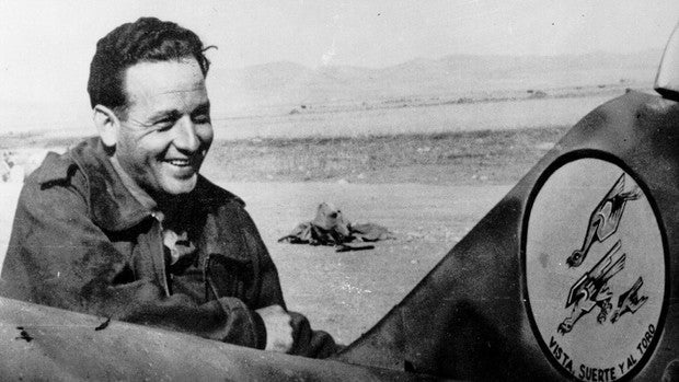 El combate más épico del letal piloto de caza Nacional que el PSOE quiere exhumar