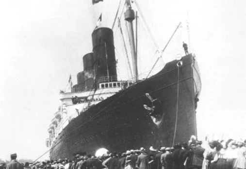 El RMS Lusitania arribando el puerto de Nueva York.